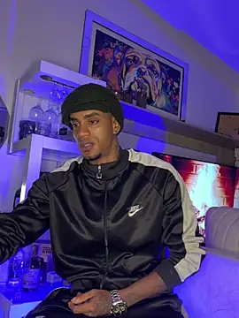 Snapshot of AaronCruz_ chatting on 10-09-25, 04:43 AaronCruz online show from 10-09-25, 04:43