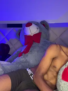 Snapshot of AaronCruz_ chatting on 10-12-25, 05:39 AaronCruz online show from 10-12-25, 05:39