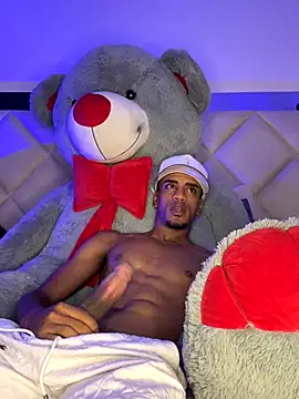 Snapshot of AaronCruz_ chatting on 10-14-25, 04:46 AaronCruz online show from 10-14-25, 04:46