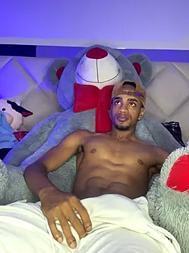 Snapshot of AaronCruz_ chatting on 10-17-25, 04:26 AaronCruz online show from 10-17-25, 04:26