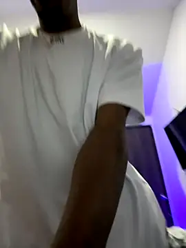 Snapshot of AaronCruz_ chatting on 10-18-25, 09:10 AaronCruz online show from 10-18-25, 09:10