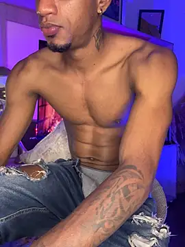 Snapshot of AaronCruz_ chatting on 10-28-25, 05:33 AaronCruz online show from 10-28-25, 05:33