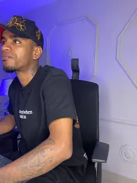 AaronCruz  online show from 01-13-26, 07:41