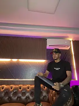 AaronCruz  online show from 03-06-26, 01:13