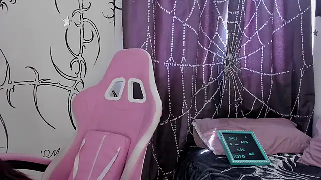 Snapshot of AlyRoses chatting on 06-19-26, 05:39 AlyRoses online show from 06-19-26, 05:39