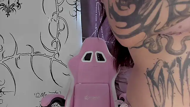 Snapshot of AlyRoses chatting on 07-01-26, 04:29 AlyRoses online show from 07-01-26, 04:29