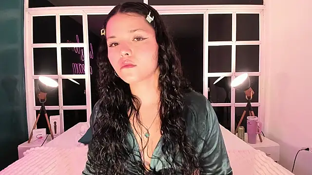 Snapshot of LottiCarter chatting on 01-31-25, 12:39 LottiCarter online show from 01-31-25, 12:39