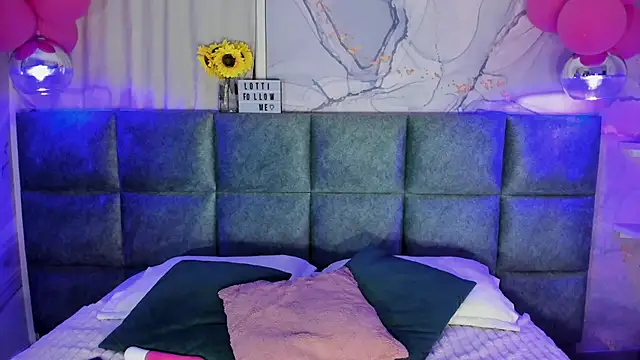 Snapshot of LottiCarter chatting on 09-25-25, 11:36 LottiCarter online show from 09-25-25, 11:36