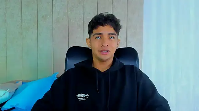 Snapshot of Muichiro_tokito1 chatting on 02-13-25, 04:00 Muichiro tokito1 online show from 02-13-25, 04:00