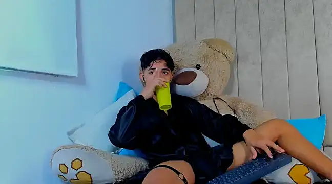 Snapshot of Muichiro_tokito1 chatting on 03-23-25, 04:05 Muichiro tokito1 online show from 03-23-25, 04:05