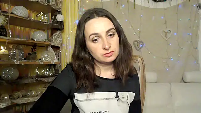 Snapshot of AskMeStandUp chatting on 02-08-26, 11:08 AskMeStandUp online show from 02-08-26, 11:08