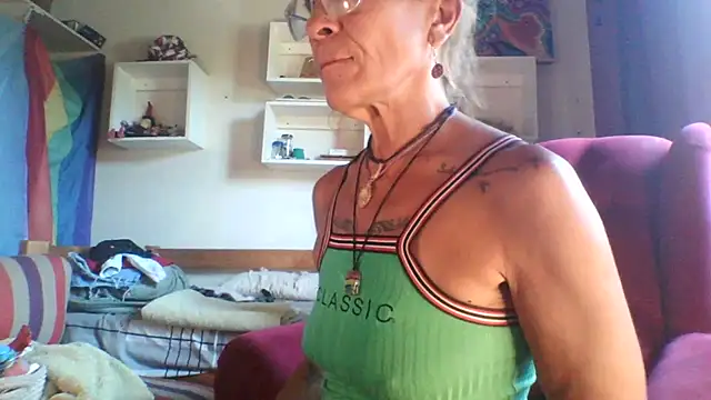 Snapshot of sabinytahot chatting on 12-28-24, 01:28 sabinytahot online show from 12-28-24, 01:28