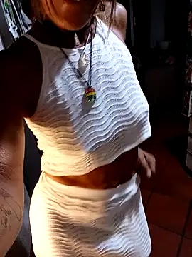 Snapshot of sabinytahot chatting on 01-16-25, 03:23 sabinytahot online show from 01-16-25, 03:23