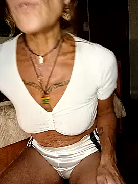 Snapshot of sabinytahot chatting on 02-19-25, 05:38 sabinytahot online show from 02-19-25, 05:38