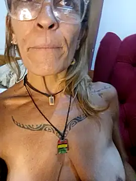 Snapshot of sabinytahot chatting on 02-25-25, 11:00 sabinytahot online show from 02-25-25, 11:00