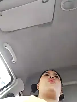 Snapshot of Miia_grand chatting on 02-06-25, 12:37 Miia grand online show from 02-06-25, 12:37