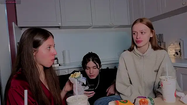 Snapshot of fcjuicy_pussy chatting on 12-21-25, 07:37 fcjuicy pussy online show from 12-21-25, 07:37