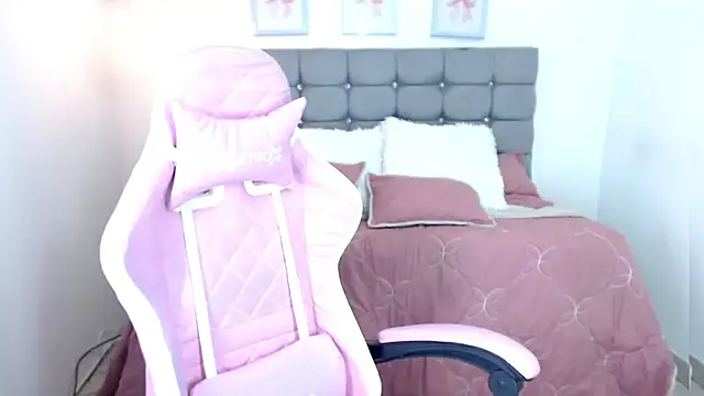 sarah moon2 online show from 10-30-25, 05:02