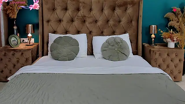 Snapshot of CalyMoon chatting on 04-01-26, 12:17 CalyMoon online show from 04-01-26, 12:17