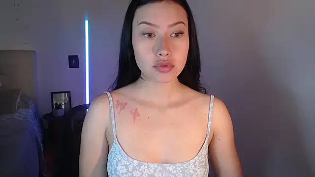 Snapshot of Emilyswan04 chatting on 01-18-25, 03:59 Emilyswan04 online show from 01-18-25, 03:59