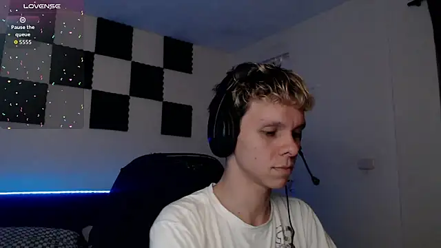 Snapshot of bryamado69 chatting on 09-24-25, 01:20 bryamado69 online show from 09-24-25, 01:20