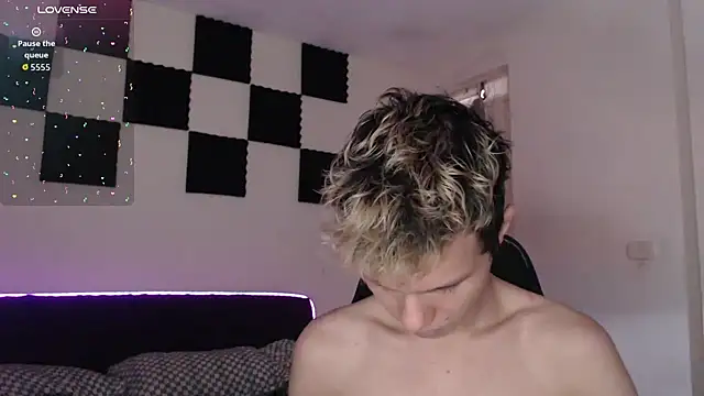 Snapshot of bryamado69 chatting on 09-27-25, 03:39 bryamado69 online show from 09-27-25, 03:39