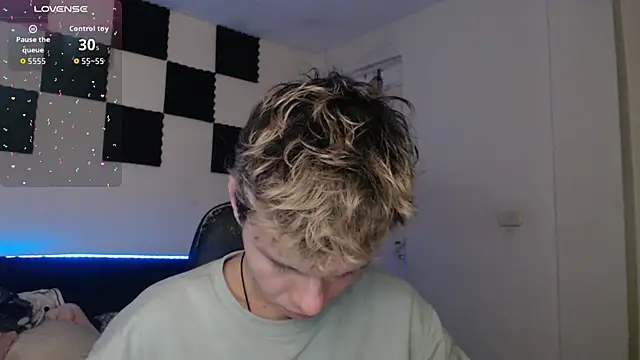 Snapshot of bryamado69 chatting on 10-19-25, 03:18 bryamado69 online show from 10-19-25, 03:18