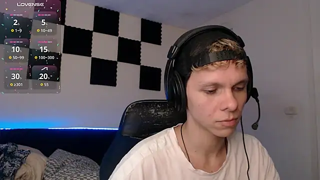 Snapshot of bryamado69 chatting on 10-19-25, 08:20 bryamado69 online show from 10-19-25, 08:20