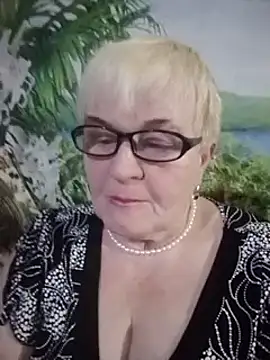 Snapshot of VioletSweet566 chatting on 02-07-25, 04:03 VioletSweet566 online show from 02-07-25, 04:03