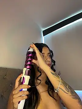 Snapshot of Laura_fernandezII chatting on 12-18-25, 09:10 Laura fernandezII online show from 12-18-25, 09:10