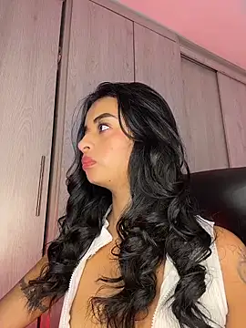 Snapshot of Laura_fernandezII chatting on 12-21-25, 08:16 Laura fernandezII online show from 12-21-25, 08:16