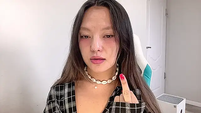 Risalynn online show from 12-19-24, 03:40