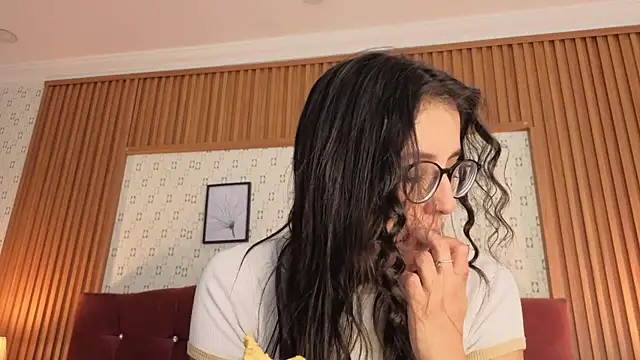 Snapshot of Princess_Violett chatting on 05-06-26, 02:33 Princess Violett online show from 05-06-26, 02:33