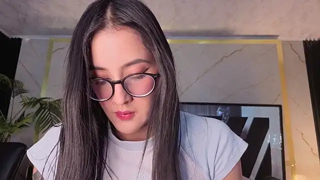 Snapshot of Princess_Violett chatting on 05-07-26, 02:55 Princess Violett online show from 05-07-26, 02:55