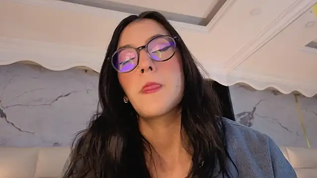 Snapshot of Princess_Violett chatting on 05-12-26, 02:14 Princess Violett online show from 05-12-26, 02:14