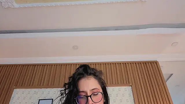 Snapshot of Princess_Violett chatting on 05-15-26, 02:35 Princess Violett online show from 05-15-26, 02:35