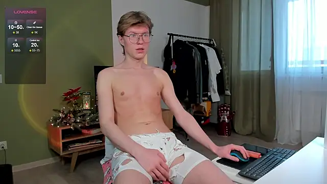 Snapshot of vlad_ggvldd chatting on 12-13-24, 09:35 vlad ggvldd online show from 12-13-24, 09:35