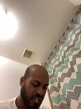 islandvybee55 online show from 02-26-25, 06:04