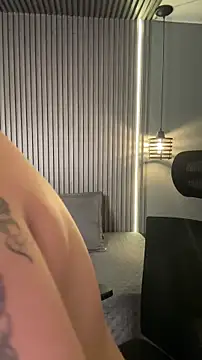 MiaPetit  online show from 01-12-26, 06:24