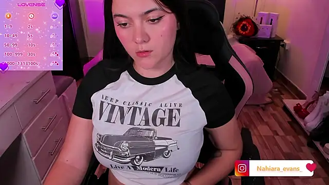 NahiaraEvans  online show from 03-25-26, 08:31