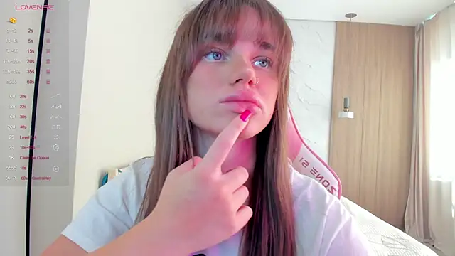 Snapshot of aesthetics__tease chatting on 10-20-25, 03:18 aesthetics tease online show from 10-20-25, 03:18