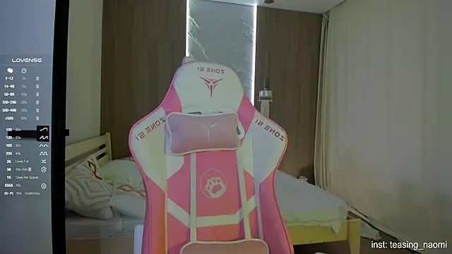 Snapshot of aesthetics__tease chatting on 11-19-25, 03:39 aesthetics tease online show from 11-19-25, 03:39