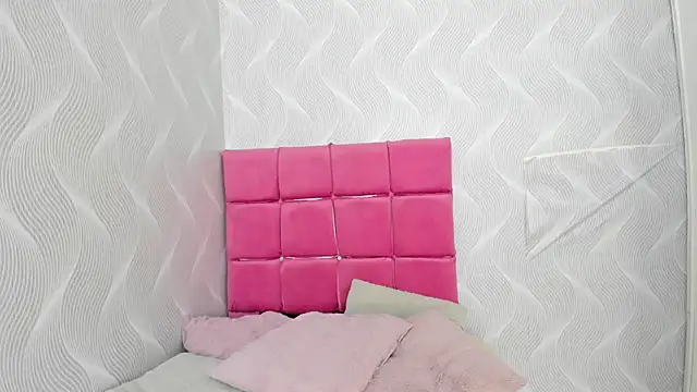 Snapshot of natalia_aguirre1 chatting on 01-10-25, 12:26 natalia aguirre1 online show from 01-10-25, 12:26