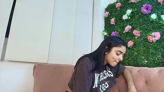 Snapshot of natalia_aguirre1 chatting on 09-24-25, 12:19 natalia aguirre1 online show from 09-24-25, 12:19