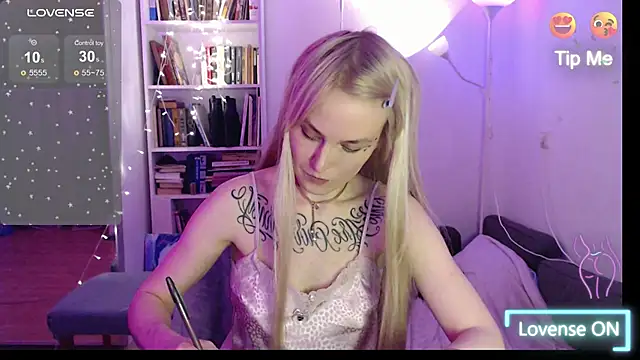 Snapshot of mischellemeow13 chatting on 01-28-25, 11:28 mischellemeow13 online show from 01-28-25, 11:28