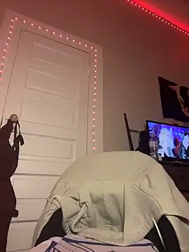 loveluna8 online show from 11-18-25, 09:47