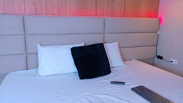 Snapshot of ValeSwift chatting on 10-03-25, 11:18 ValeSwift online show from 10-03-25, 11:18