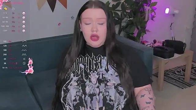 LilyBelll online show from 11-19-25, 08:09