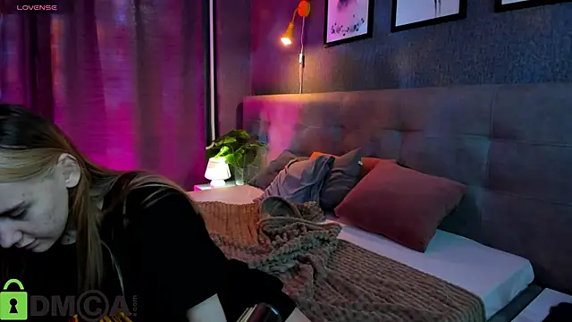 Lesi Moonie01 online show from 10-17-25, 09:34