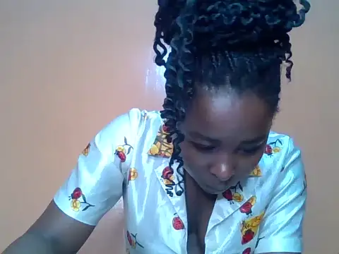 Snapshot of Moonfades chatting on 11-02-25, 08:06 Moonfades online show from 11-02-25, 08:06